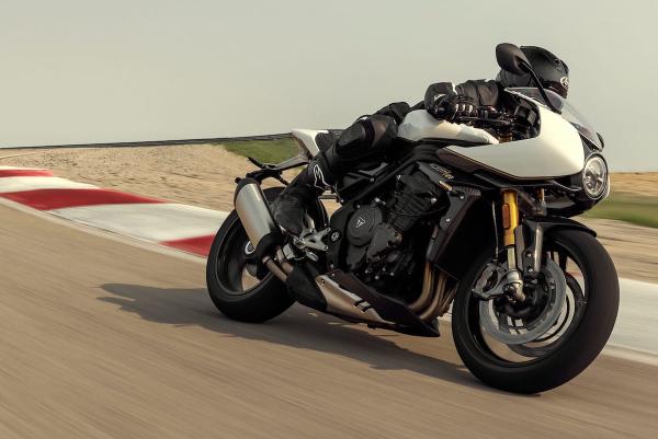 Triumph Speed Triple 1200 RR.jpg